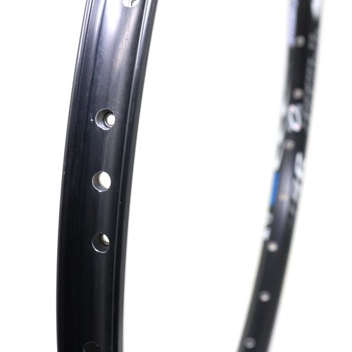 Llanta DISC BULL 26" 32H Schrader Con Ojetillos